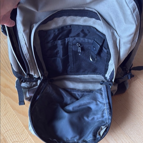 Back to school — Eastpak Tan and Black Backpack with durable leather bottom - Picture 3 of 6